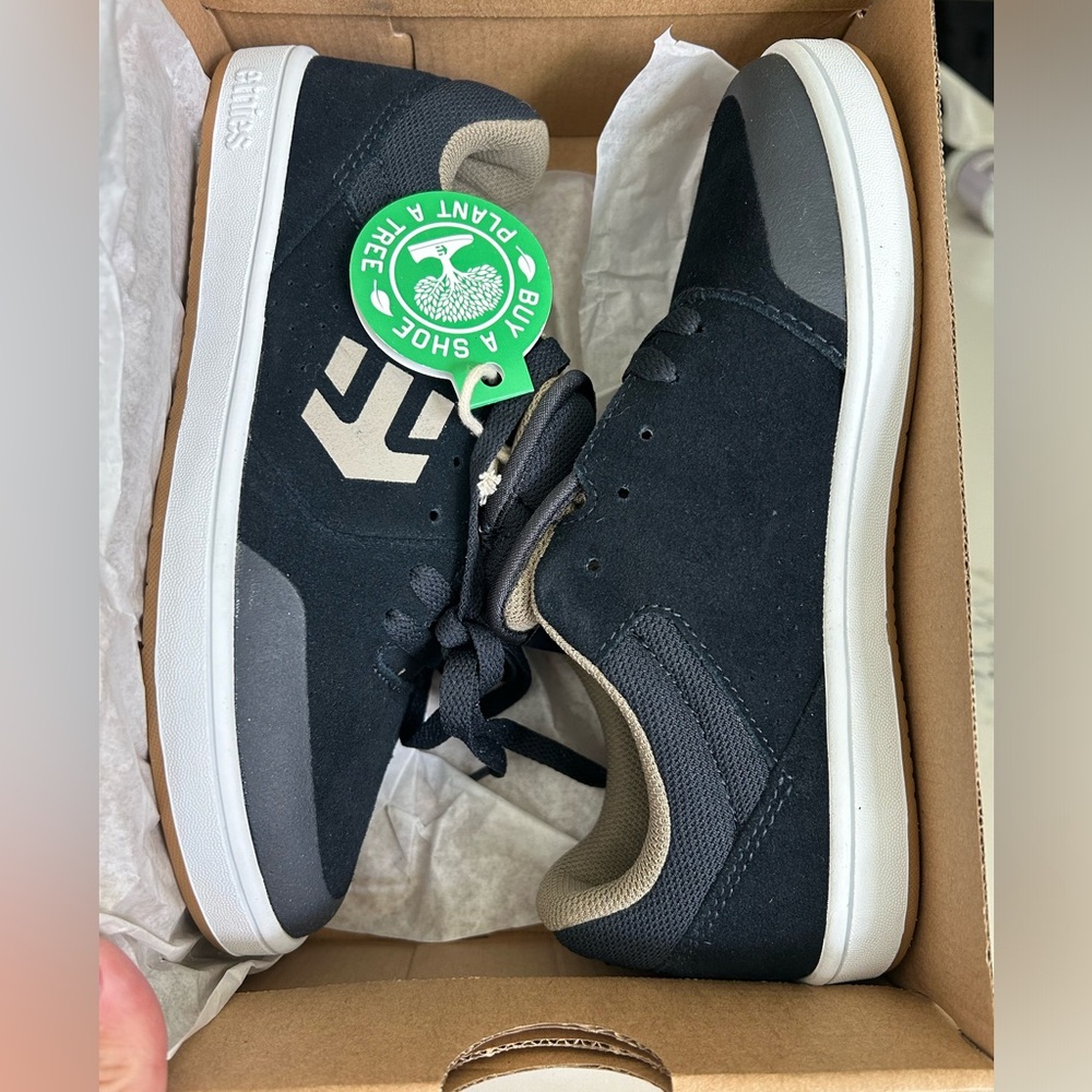 Etnies size 5.5 boys skater sneaker. NWT! Never worn inside original box.